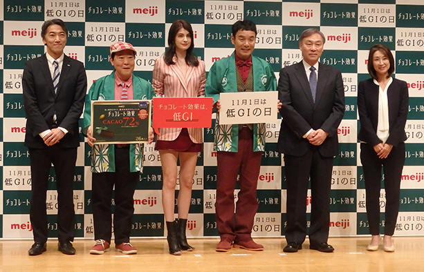 左から明治の萩原部長、上島さん、マギーさん、肥後さん、佐々木代表幹事、湯浅さん