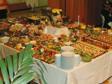 Muster-Foto für Buffet mit Obst und kalten Speisen