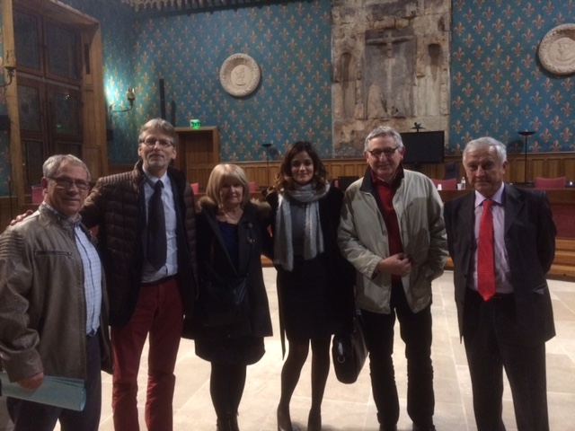 Monsieur Paul André Breton, Premier Président de la Cour d'Appel de Rouen, accueille la délégation des Amis de Jules Durand (de g. à d. Michel Quertier, Marc Hédrich, Christiane Delpech, Saida Azzahti, Jean Luc Dron)  