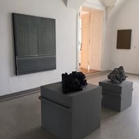 Jakob Gasteiger, Einblick in die Ausstellung 'Zwischen Bild und Skulptur' im Schloss Ebenau, 2017 ©beim Künstler und Galerie Walker