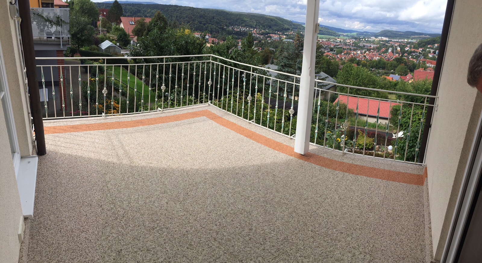 Balkonsanierung mit Steinteppich in Meiningen mit Blick auf´s Werratal