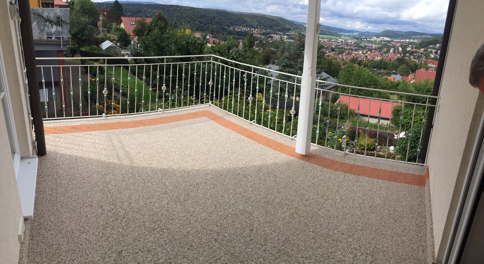 Balkonsanierung mit Steinteppich in Meiningen mit Blick auf´s Werratal