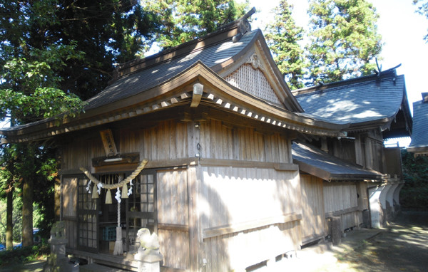 神社　拝殿