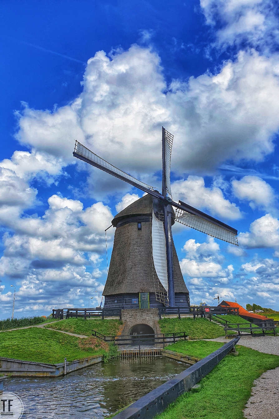 Klassische Windmühle in Holland