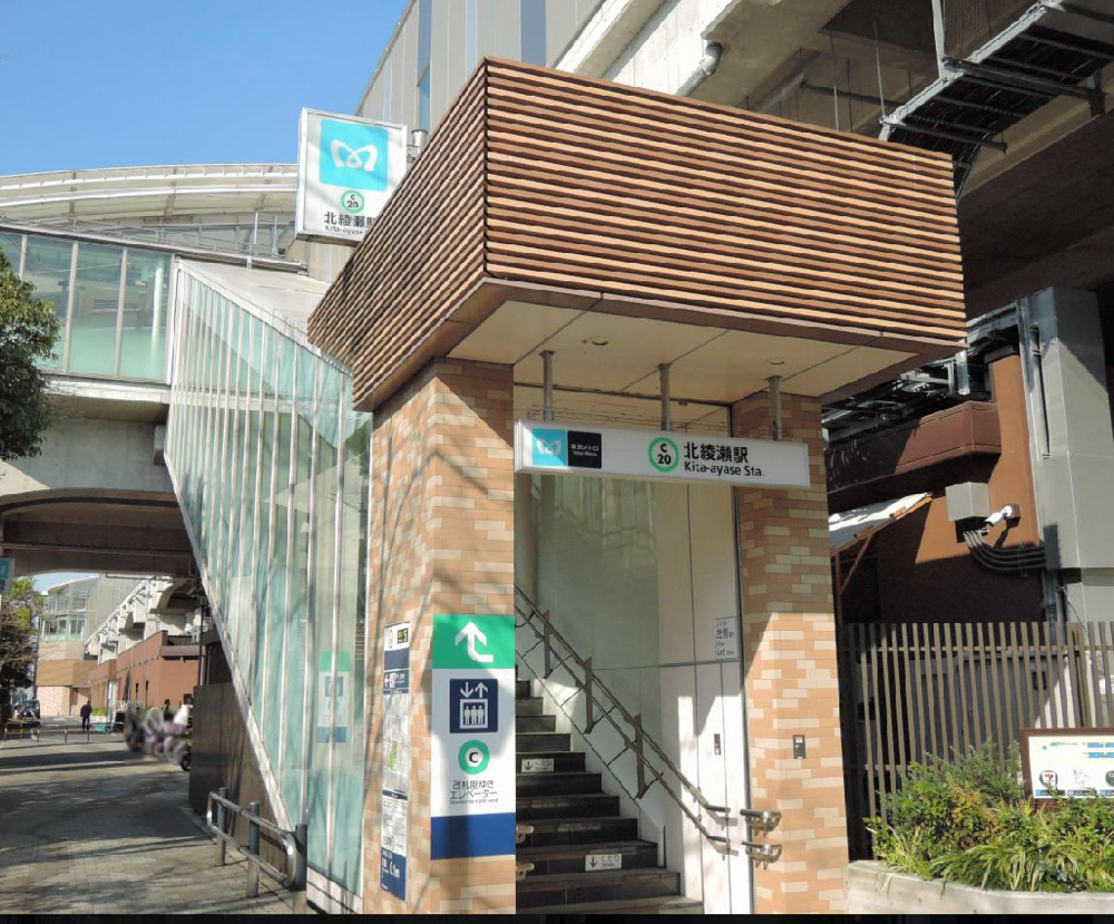 北綾瀬駅　しょうぶ沼改札　階段を背にして左に直進