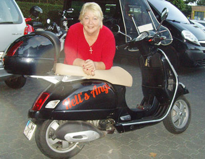 Angi - Vespa GTS 125 - Sondermodell "Hells Angi"