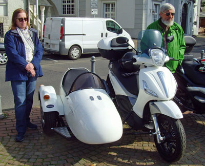 Wilhelm & Aloisia - Piaggio Gespann Beverly 350