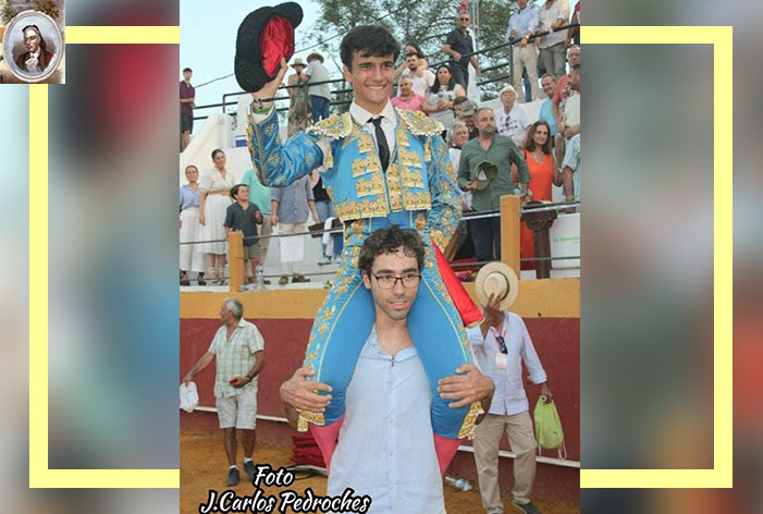 CAZALLA DE LA SIERRA: Noel García, a hombros por la ‘Puerta Grande tras dos orejas rotundas