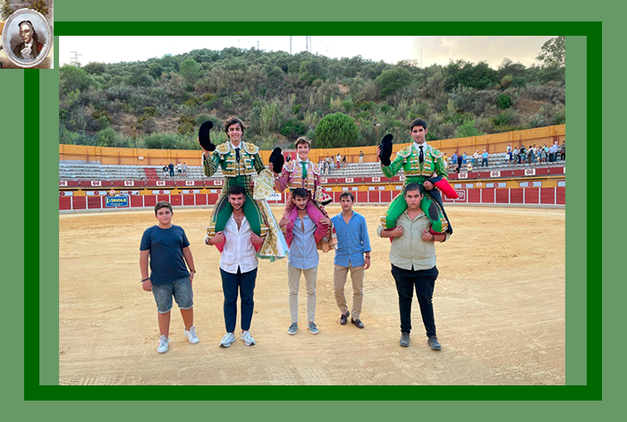 Ubrique: Javier Zulueta dos orejas y rabo, Mario Sánchez y Gonzalo Capdevilla dos orejas en la primera del Encuentro Andaluz