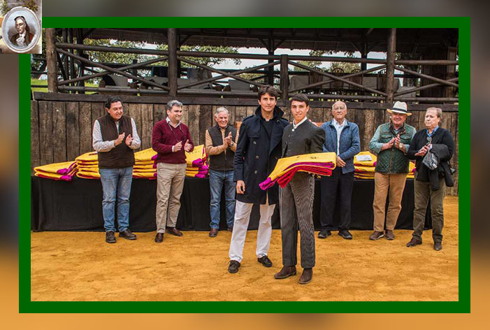 Andrés Roca Rey entrega material de toreo valorado en 30.000 euros a 50 alumnos de las Escuelas Taurinas de Andalucía