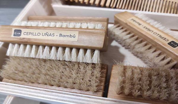 <b>Natura</b><br>Cepillo Uñas Bambú