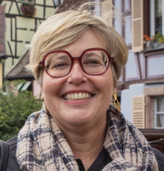 Caroline CLAUDE-BRONNER, votre guide-conférencière en Alsace. Visites guidées Art, Histoire, Terroirs, Vins et Vignes en Alsace. www.cheminsbioenalsace.fr
