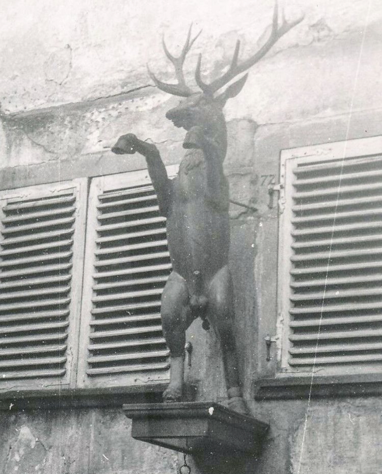 Enseigne de l'ancienne auberge de gourmet "Au Cerf " à Riquewihr avant 1935 !