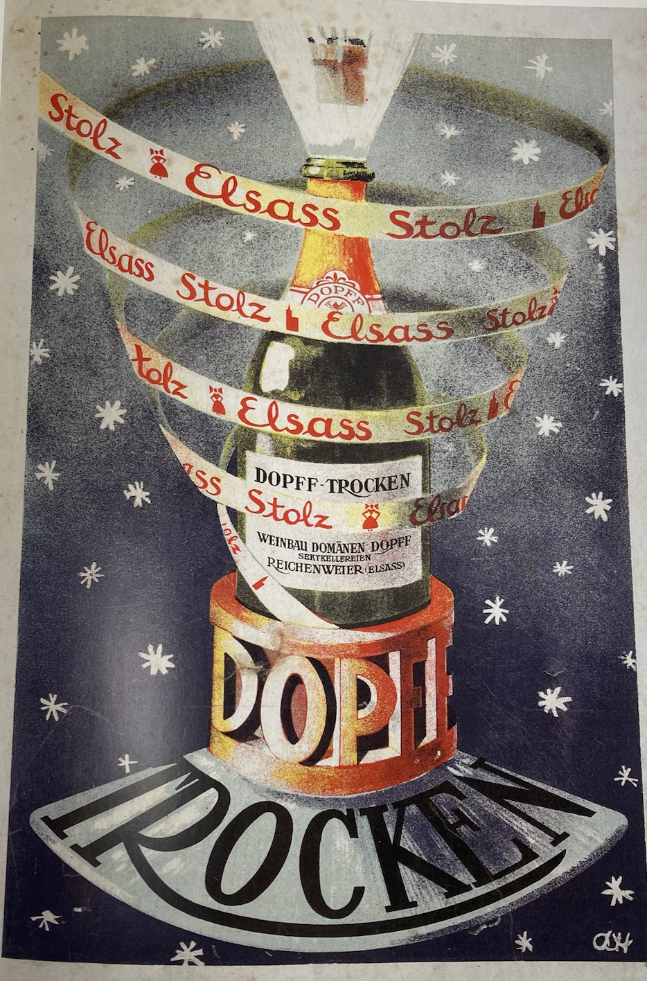 C'est en visitant l'Exposition Universelle de Paris en 1900 et en assistant à une démonstration de dégorgement que Julien Dopff (1883-1972) a l’idée de lui-aussi commercialiser le "Champagner Dopff".
