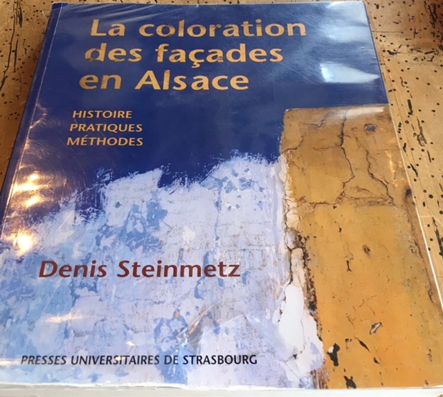 Steinmetz (Denis), La coloration des façades en Alsace : histoire, pratiques, méthode, PUS, 2004 : Un ouvrage de référence pour qui souhaite mieux connaître l'histoire de la coloration des façades