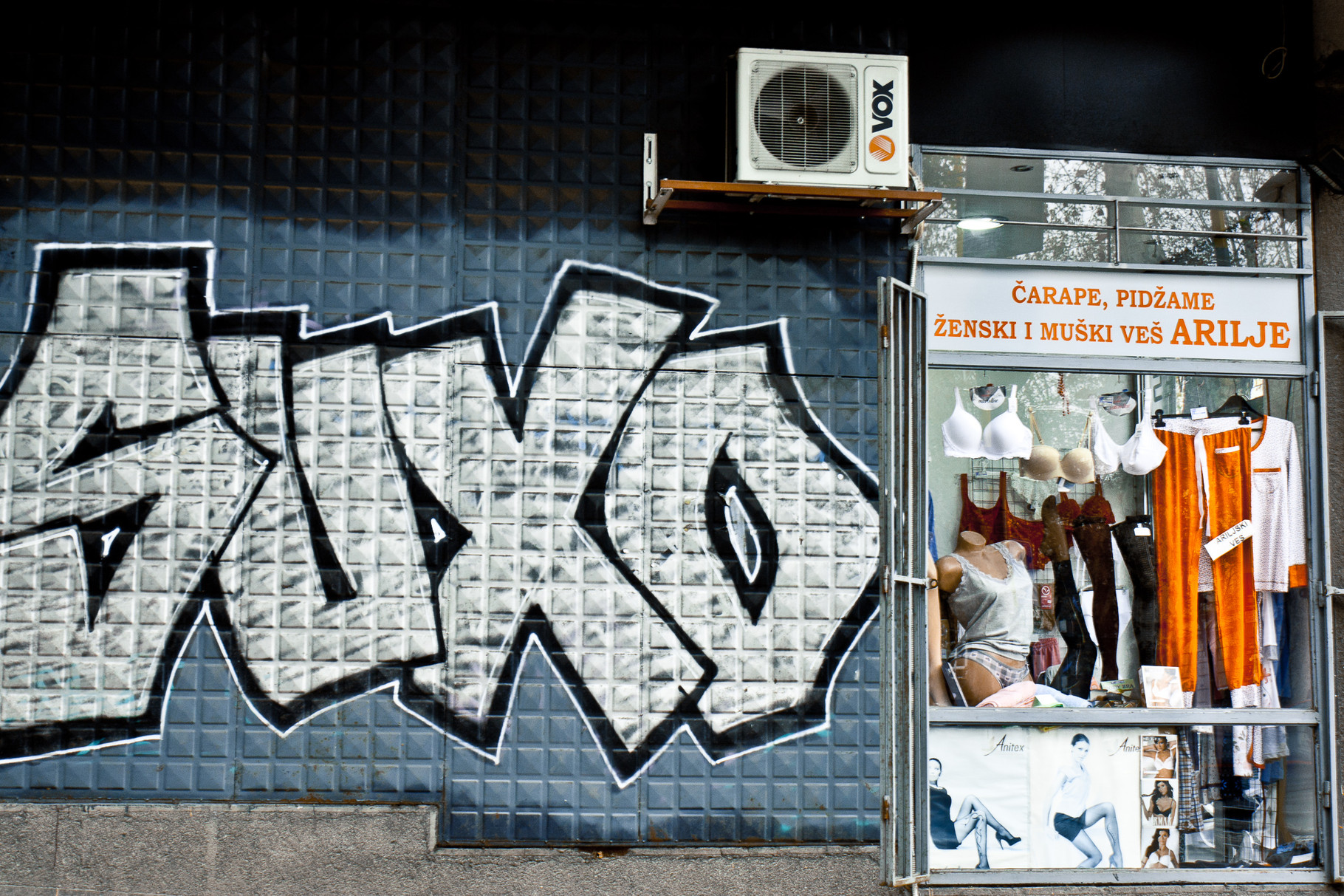 graffiti next to pyjamas in Belgrad