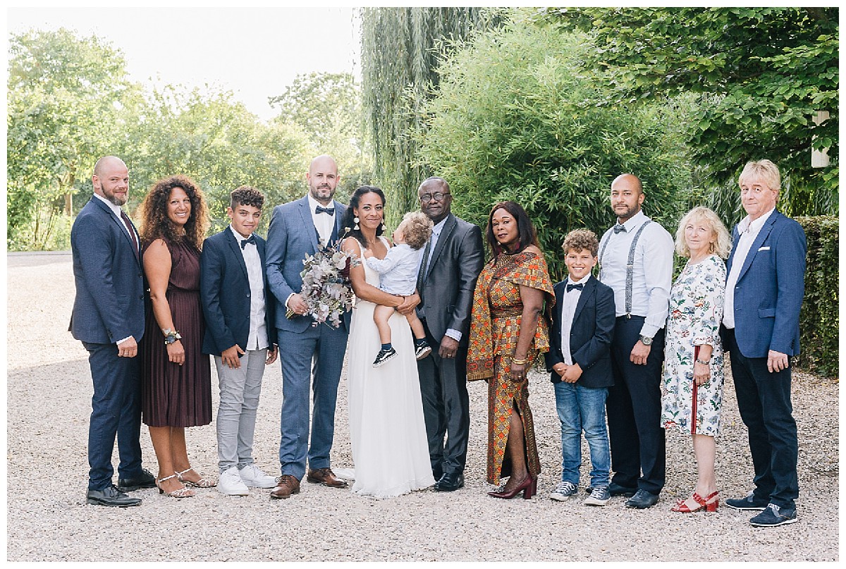 boho Gruppenbild Neimeshof Kempen boho Hochzeit freie Trauung Scheunenhochzeit Hochzeitsfotograf Niederrhein Jane Weber 