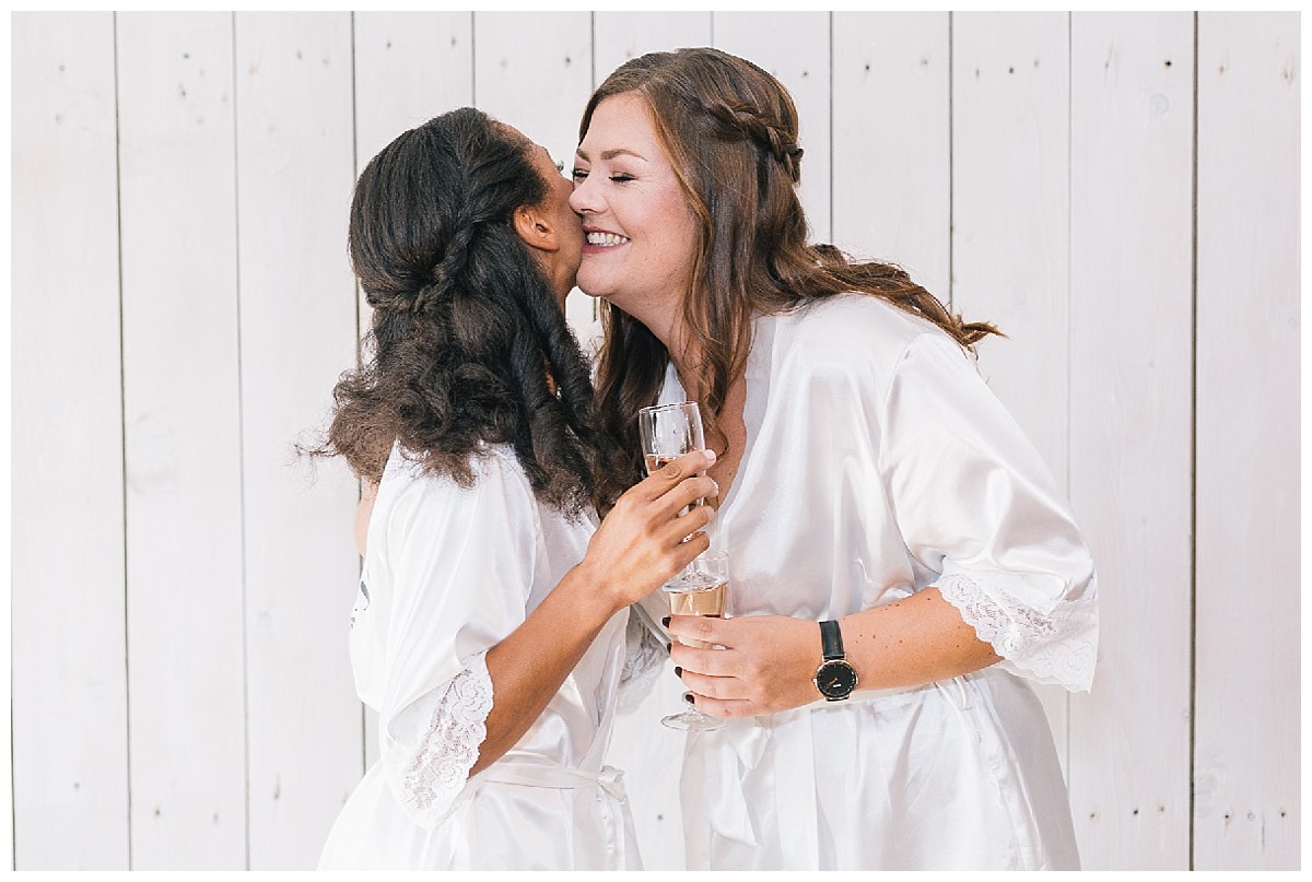 Umarmung Neimeshof Kempen boho Hochzeit freie Trauung Scheunenhochzeit Hochzeitsfotograf Niederrhein Jane Weber
