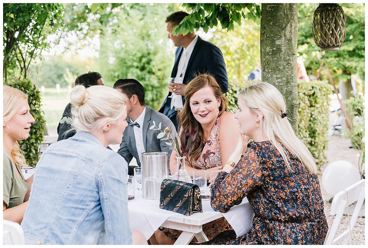 Sektempfang Neimeshof Kempen boho Hochzeit freie Trauung Scheunenhochzeit Hochzeitsfotograf Niederrhein Jane Weber 