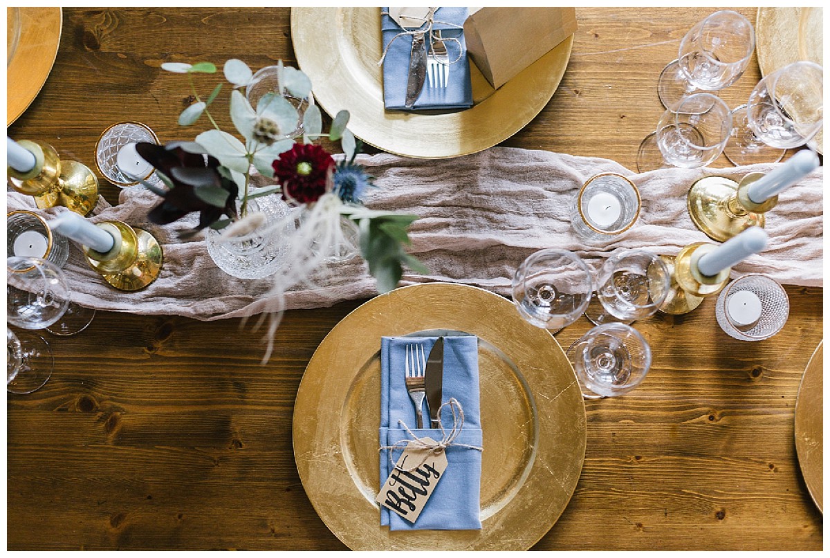 tablesetting boho wedding goldteller Neimeshof Kempen boho Hochzeit freie Trauung Scheunenhochzeit Hochzeitsfotograf Niederrhein Jane Weber 