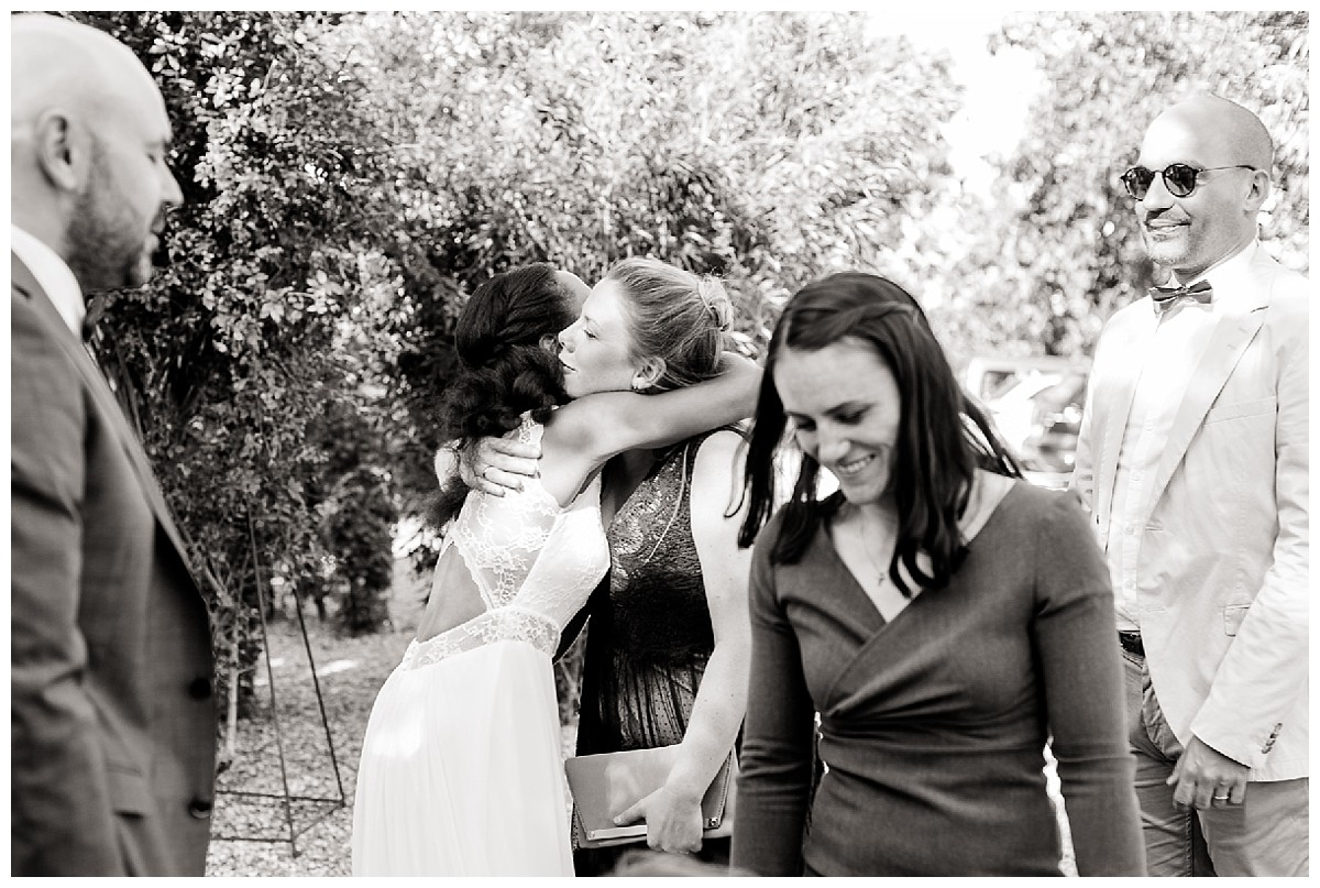 Umarmungen Neimeshof Kempen boho Hochzeit freie Trauung Scheunenhochzeit Hochzeitsfotograf Niederrhein Jane Weber