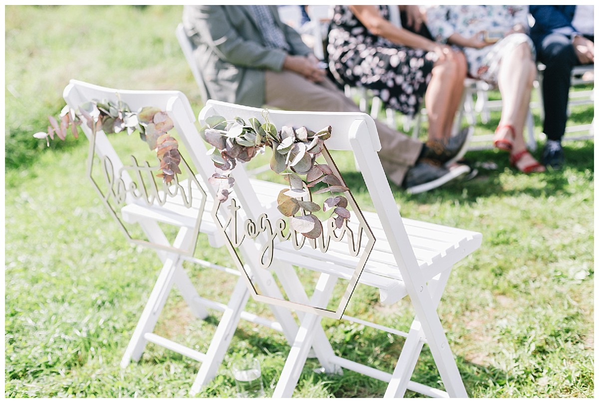 freie Trauung stühle Neimeshof Kempen boho Hochzeit freie Trauung Scheunenhochzeit Hochzeitsfotograf Niederrhein Jane Weber