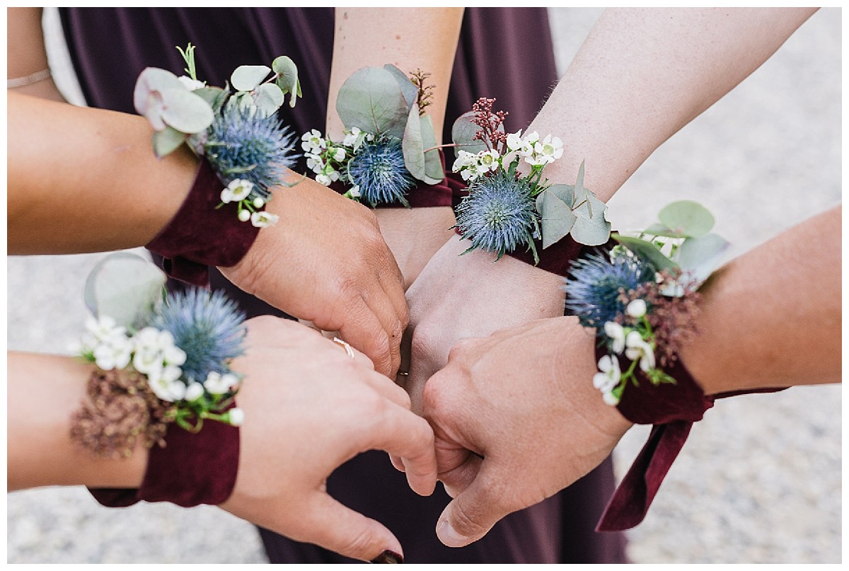 Brautjungfern Accessoires Neimeshof Kempen boho Hochzeit freie Trauung Scheunenhochzeit Hochzeitsfotograf Niederrhein Jane Weber 