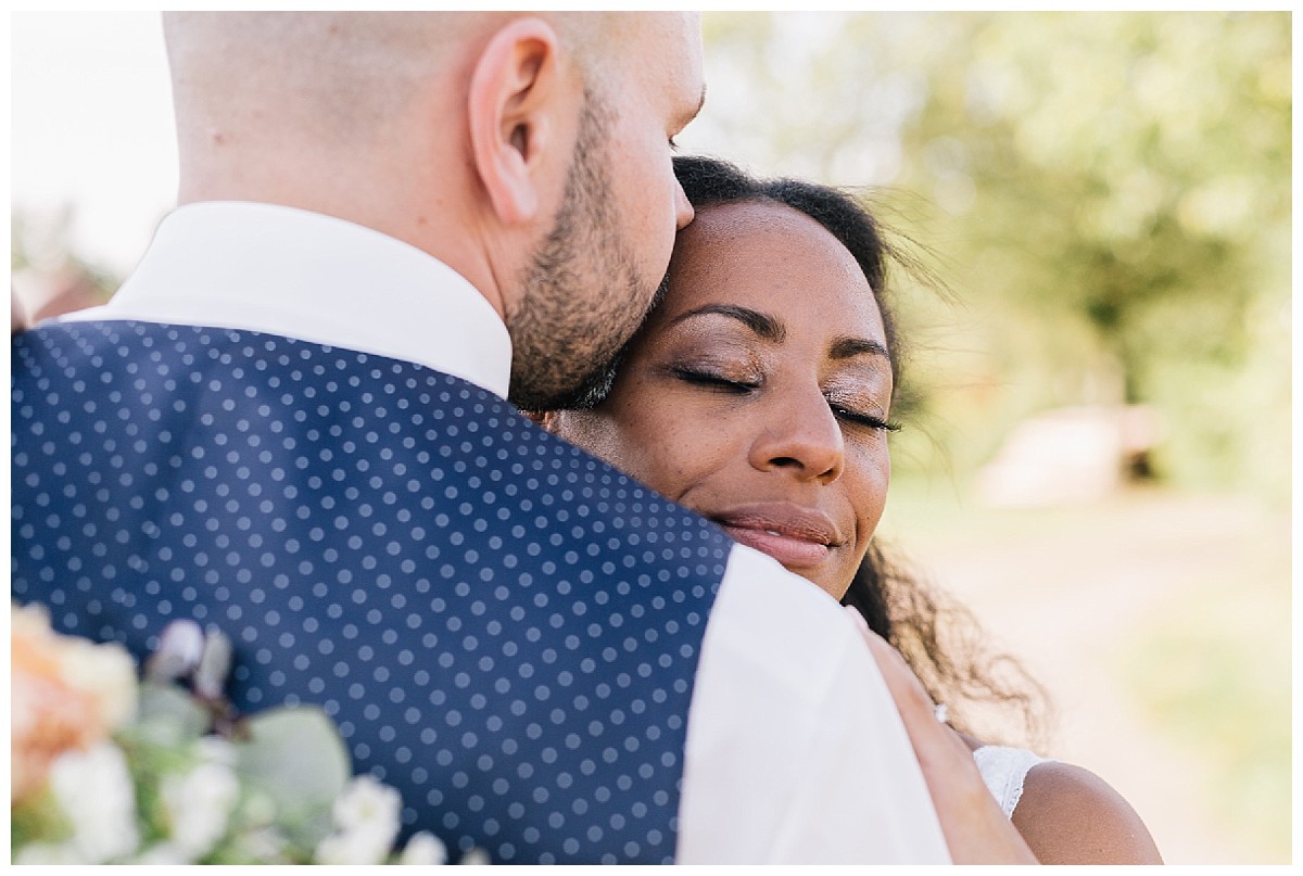 boho chic couple Neimeshof Kempen boho Hochzeit freie Trauung Scheunenhochzeit Hochzeitsfotograf Niederrhein Jane Weber 