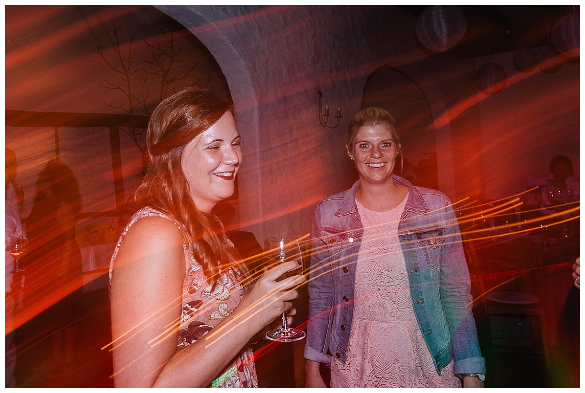 Tanzfläche Neimeshof Kempen boho Hochzeit freie Trauung Scheunenhochzeit Hochzeitsfotograf Niederrhein Jane Weber