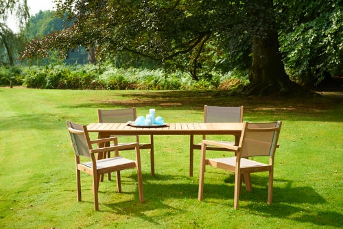 Stühle, Bänke und Sonnenliegen der Serie Kate von Traditional Teak. Hochwertige Gartenmöbel von Teak & More in Gobelsburg, nähe Wien.