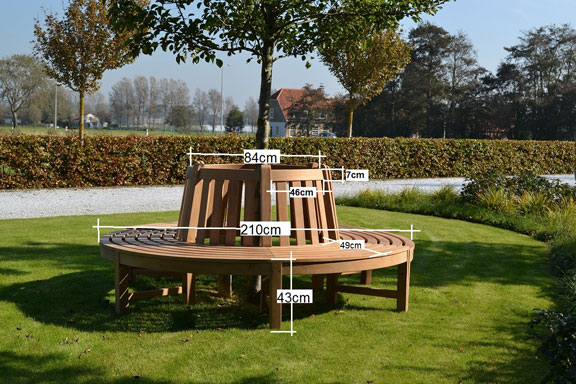 Bänke der Serie Beatrice von Traditional Teak. Hochwertige Gartenmöbel von Teak & More in Gobelsburg, nähe Wien.