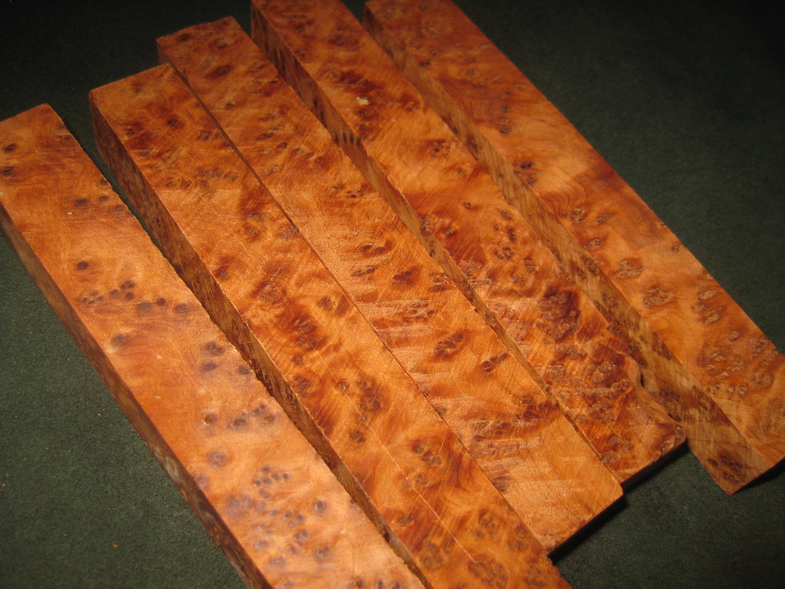 Thuya burl FINEWOOD