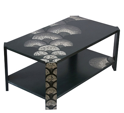 Table basse laquée avec incrustation de coquilles d’œufs. Création sur mesure - 100 x 60 x 45 cm