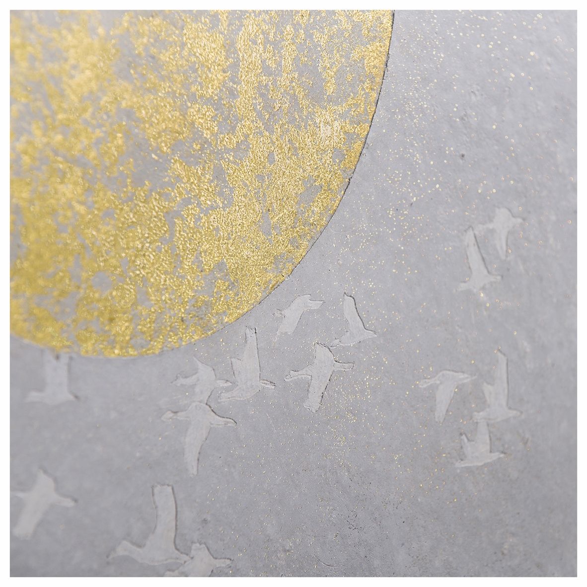 Gold moon - Lacquered panel, moon in gold leaves, birds encarved into the lacquer - Size 60 cm dia