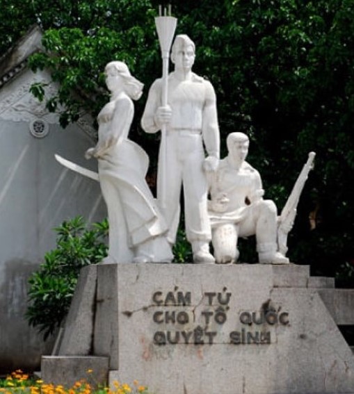 Statue dédiée aux héros Vietnamiens