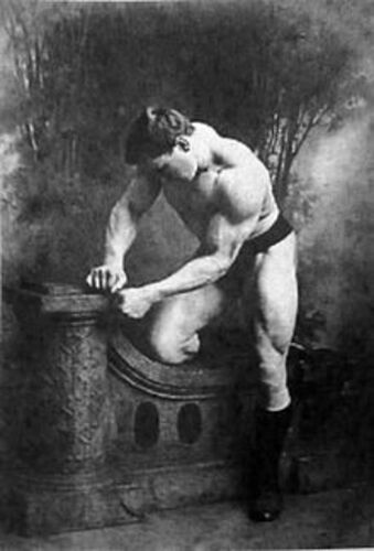Ansichtkaart uit ca. 1900 van de Duitse worstelaar Georg Hackenschmidt
