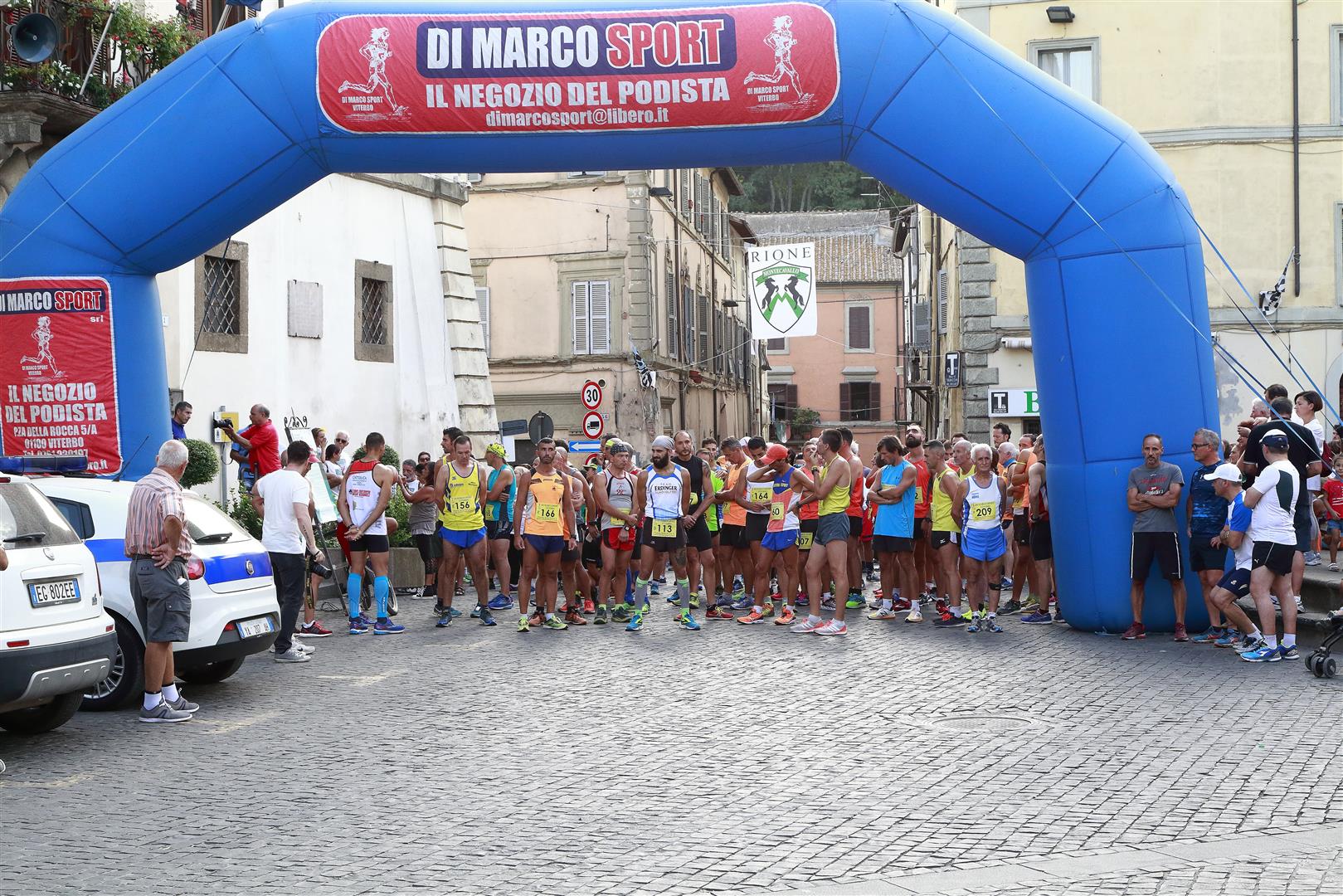 Partenza della gara podistica di circa 8 Km