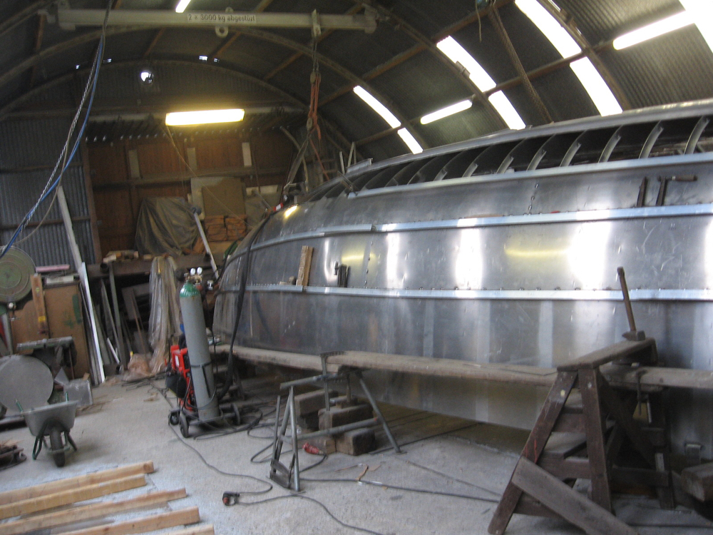 Mitarbeit bei Neubau eines Aluminiumkaskos einer 13 m-Yacht.