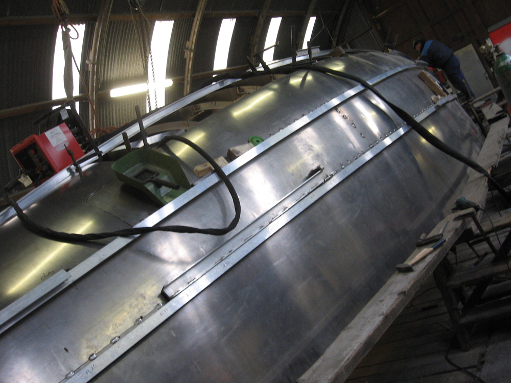 Aluminiumrumpfbau mit Beuelsteifen.