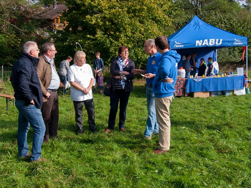 Austausch über Naturschutzthemen. - Foto: Kathy Büscher