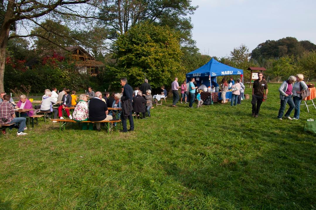 Gemütliches Beisammensein bei schönem Herbstwetter. - Foto: Kathy Büscher