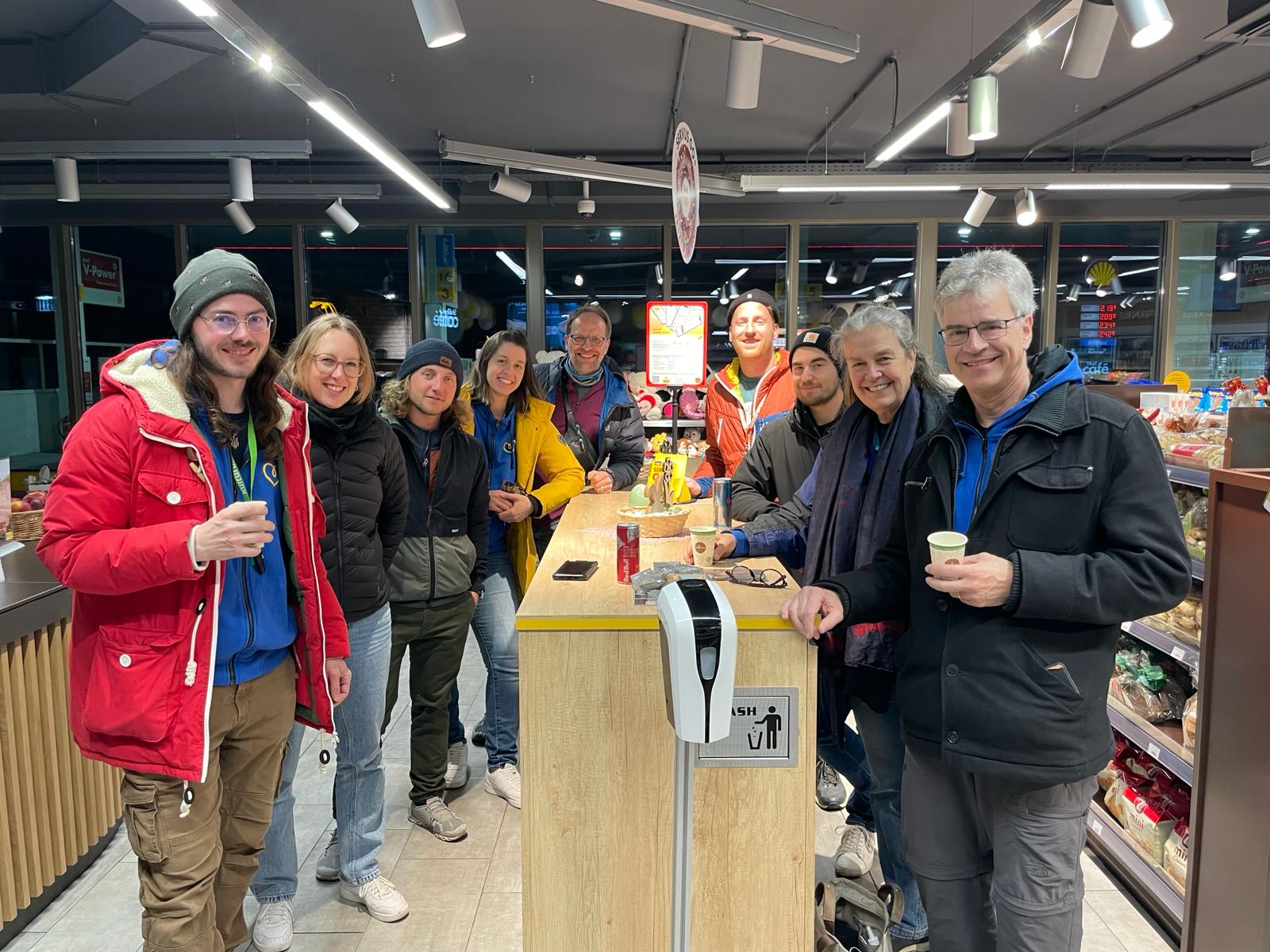 Am Freitagmorgen um 2.50 Uhr, kurz vor der ungarischen Grenze, gönnte sich die Gruppe einen Kaffeestopp.