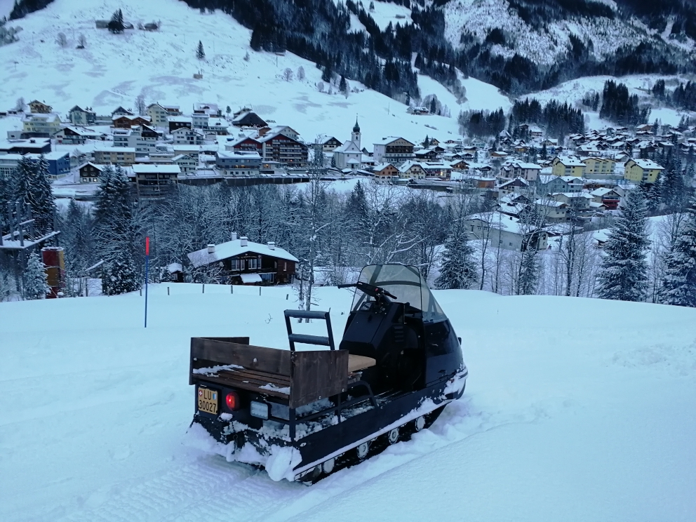 Blick auf die Lodge und Sörenberg