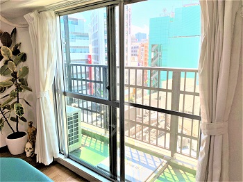 池袋整体ゆっくりの室内の２面ある窓の大きいほうの窓の画像