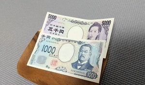 池袋整体ゆっくりのお客さまから「価値ある施術料金の6000円」といってもらえたことを示すお金の画像