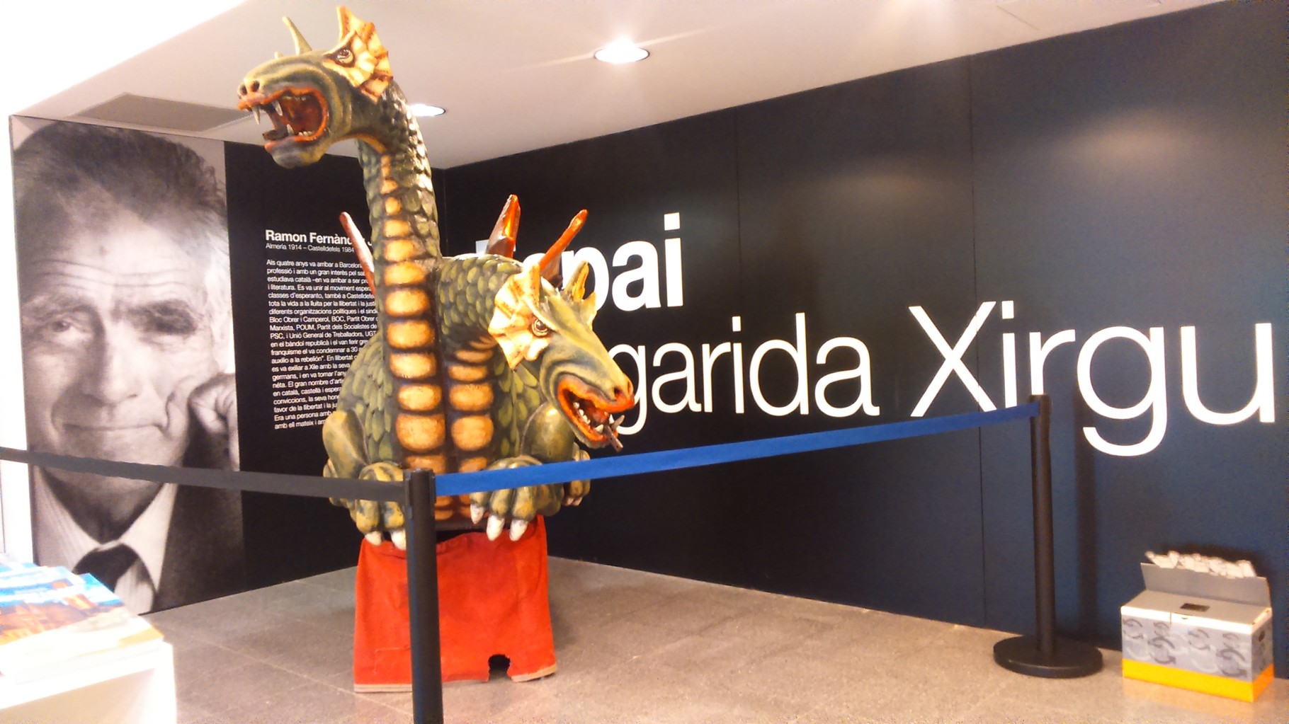 Drac de Sant Jordi al vestíbul de la Biblioteca