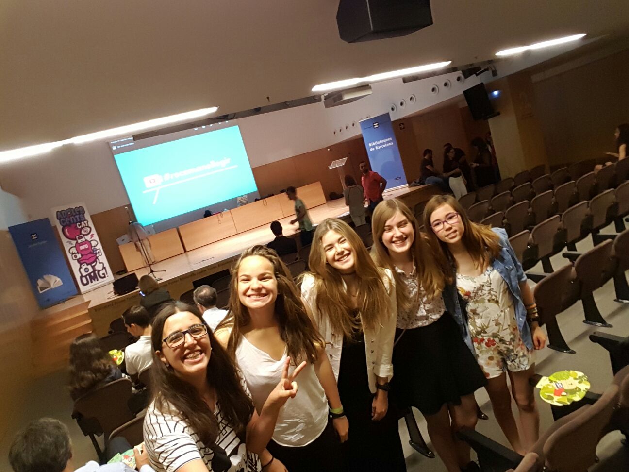 D'esquerra a dreta: Irene (El Pinguino Lector), Elena (Nadadora entre líneas), Marta Botet (Recomanacions de Llibres), Mauqui (La Biblioteca de Hedwig) i Alona (My Only Book)