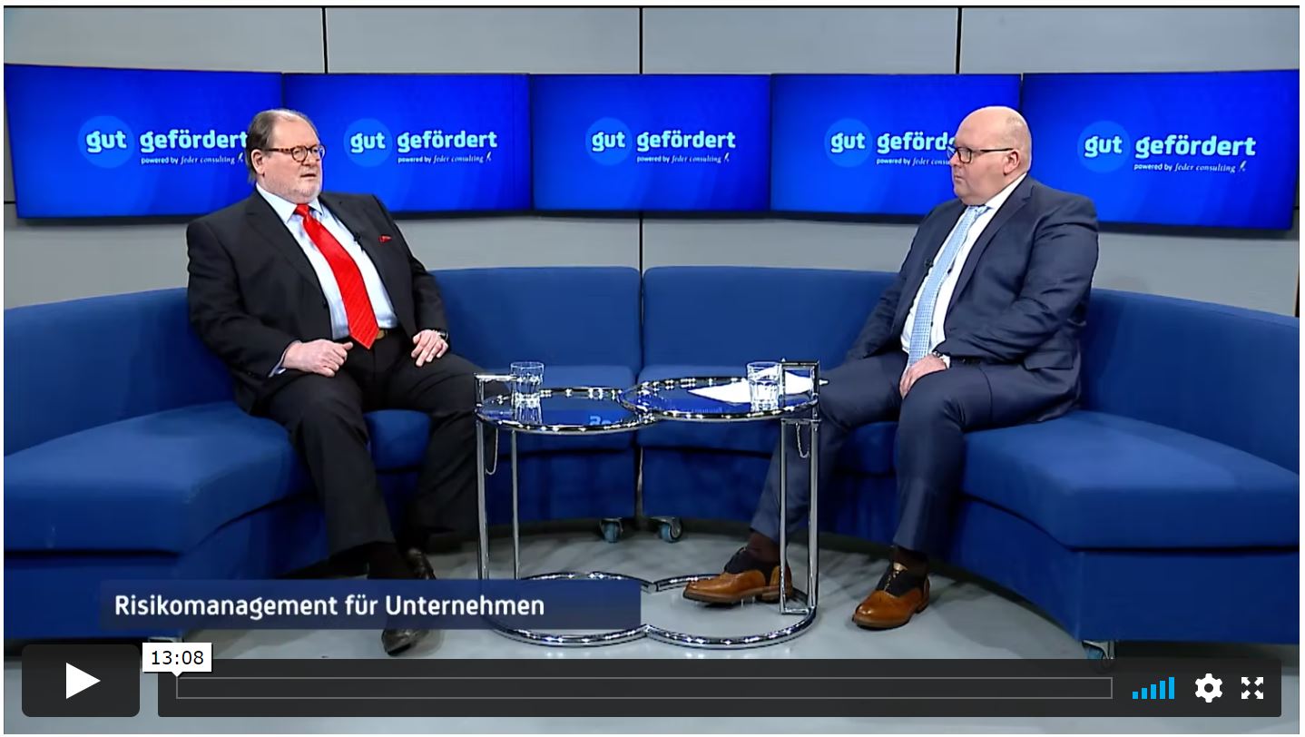 Kai Schimmelfeder als Fördermittelexperte und Fernsehmoderator interviewt Wolfgang Burghardt den Riskmanager