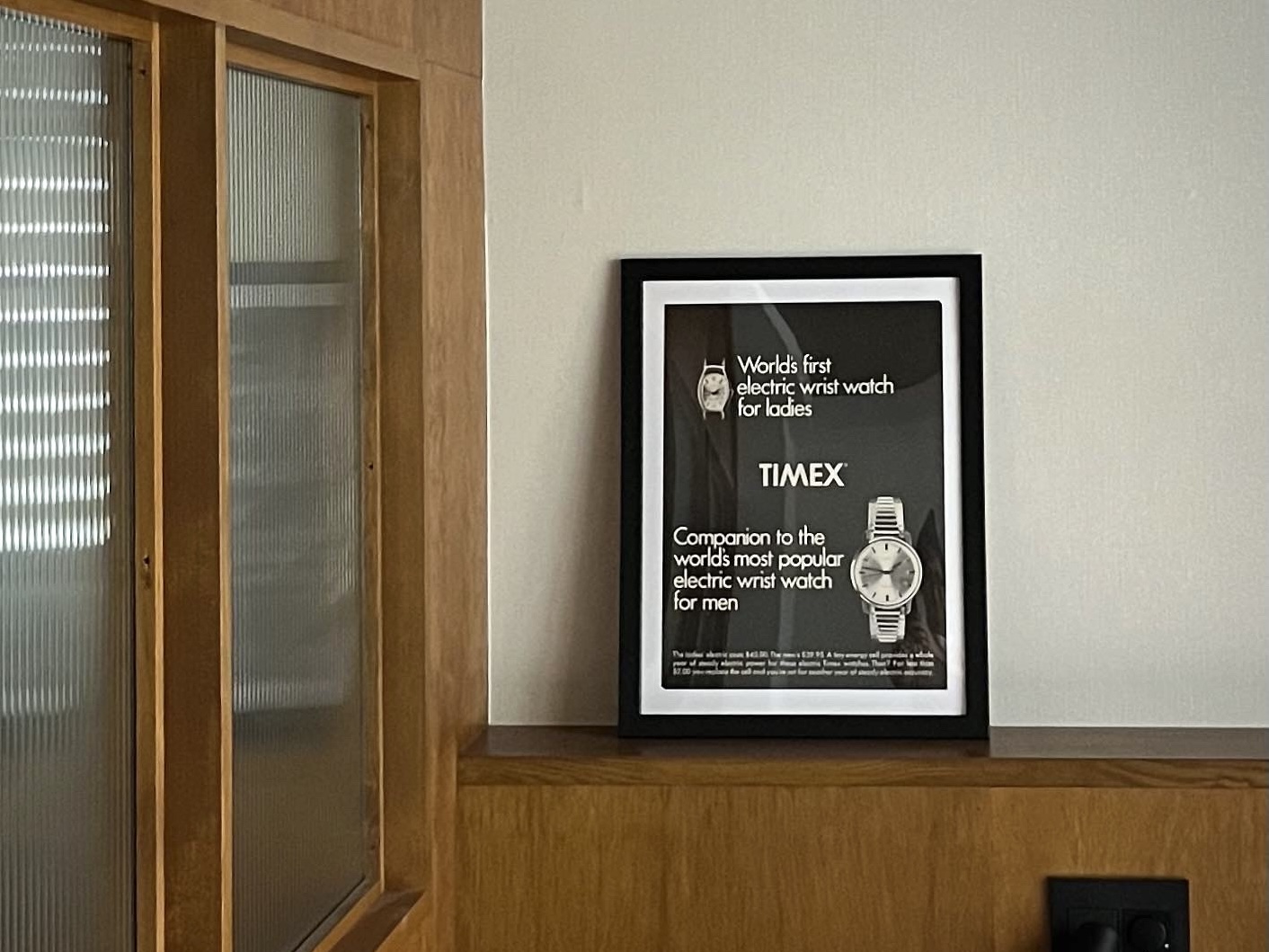 雑誌広告のスクラップを飾る