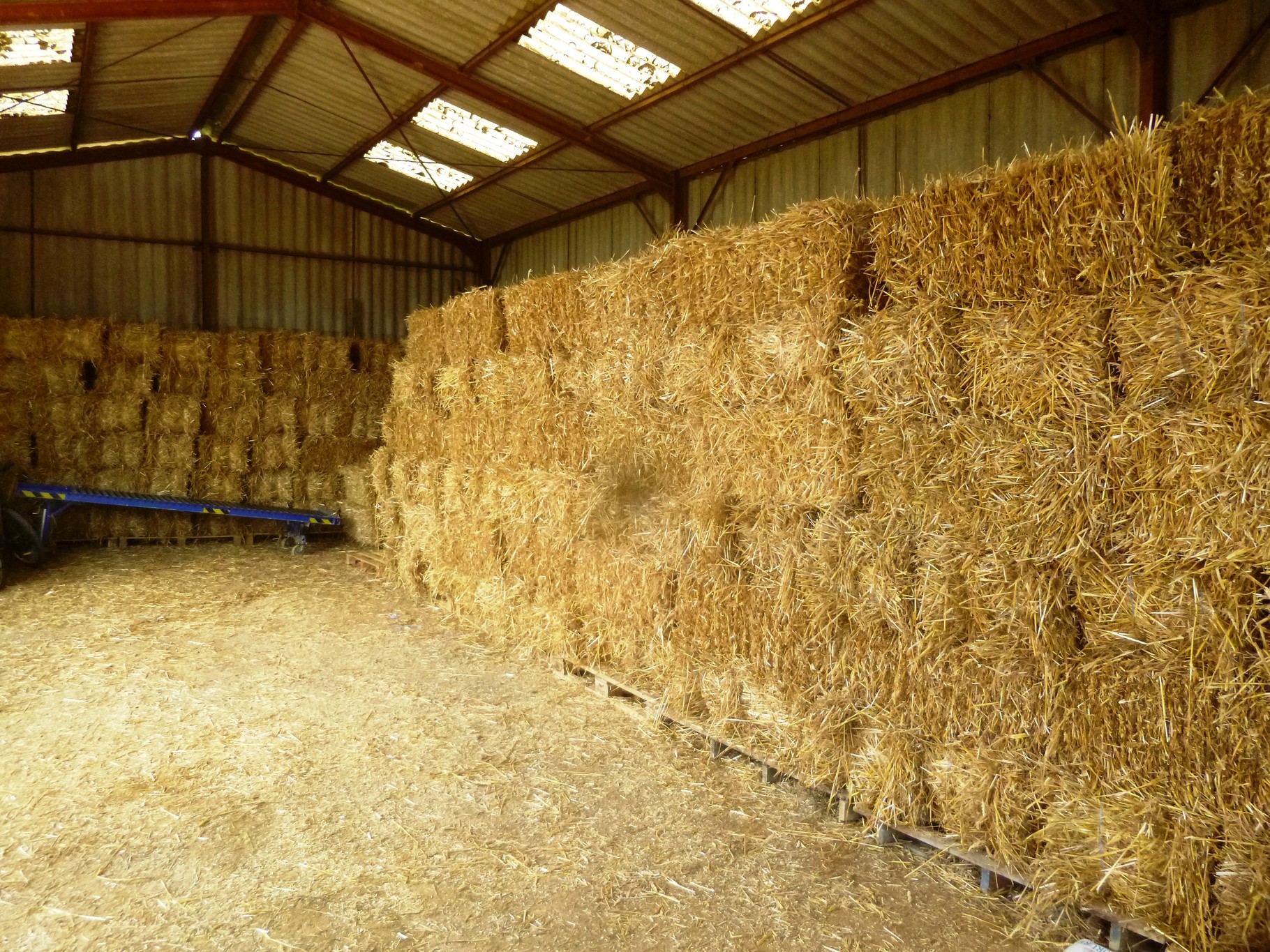 stockage petites bottes de paille et